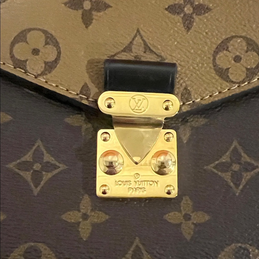 Louis Vuitton Pochette Métis - Picture 4 of 11